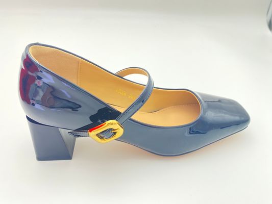 여성 검은색 하이힐 락 덩치 덩치 하이힐과 정신 봉쇄 폐쇄