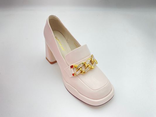 여자들 흰색 하이힐 뚱뚱한 발바닥과 함께